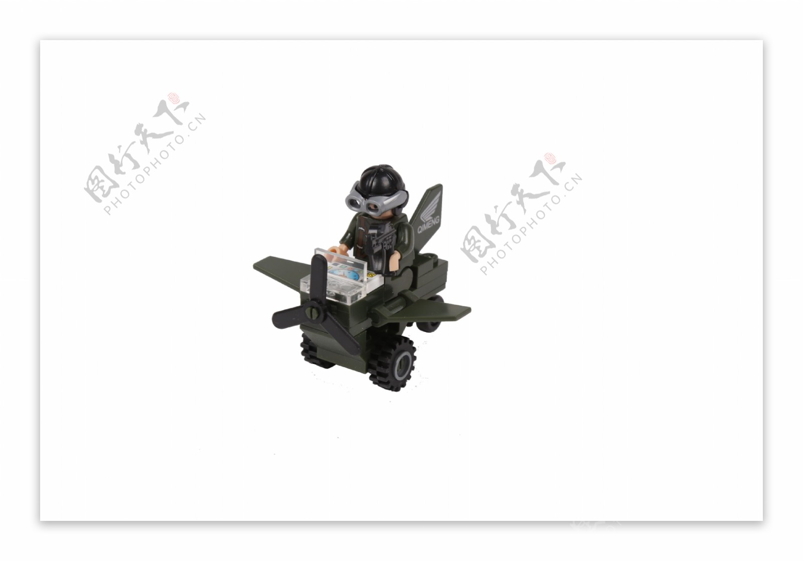 儿童玩具装甲车png小人素材