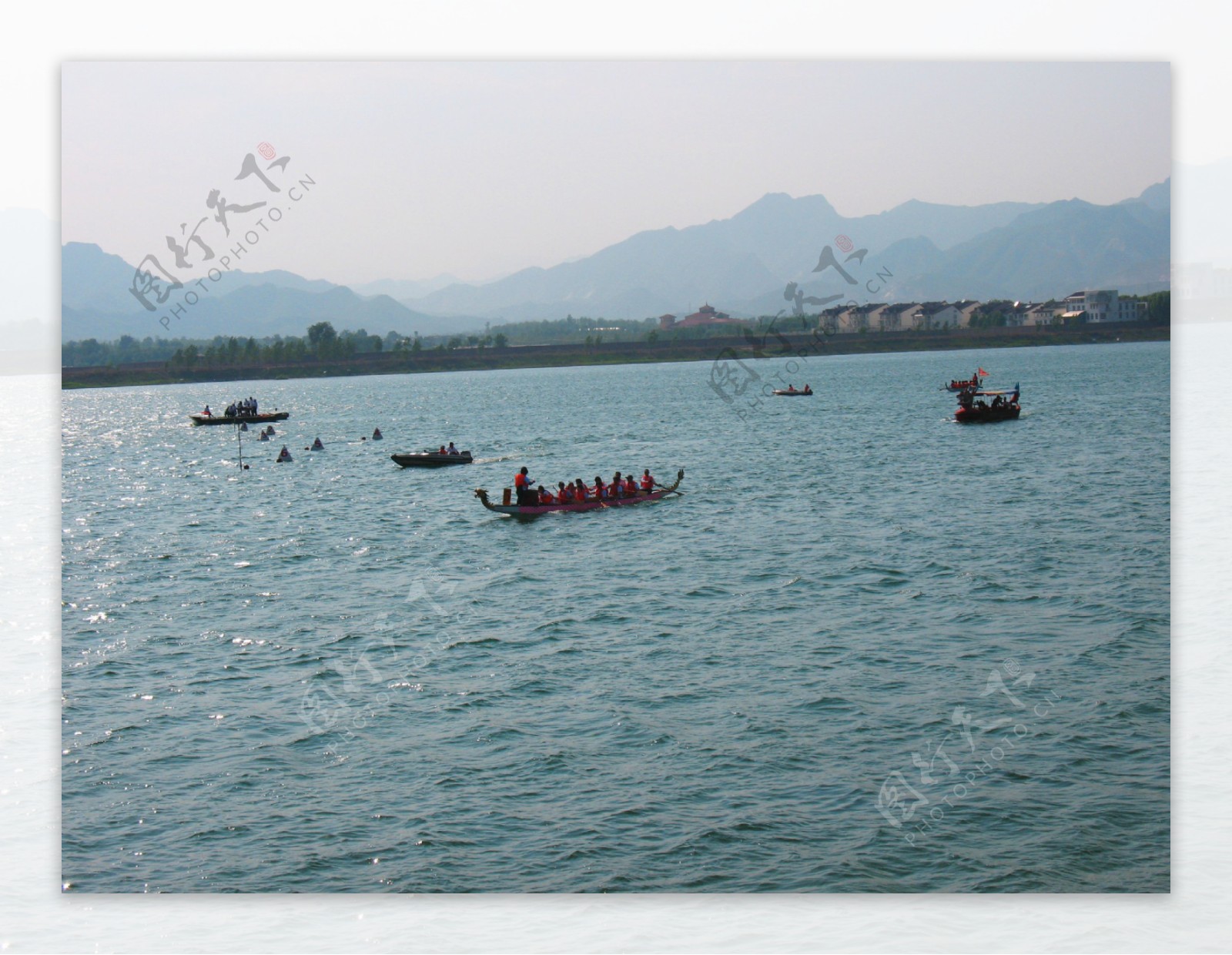 青龙湖赛龙舟图片