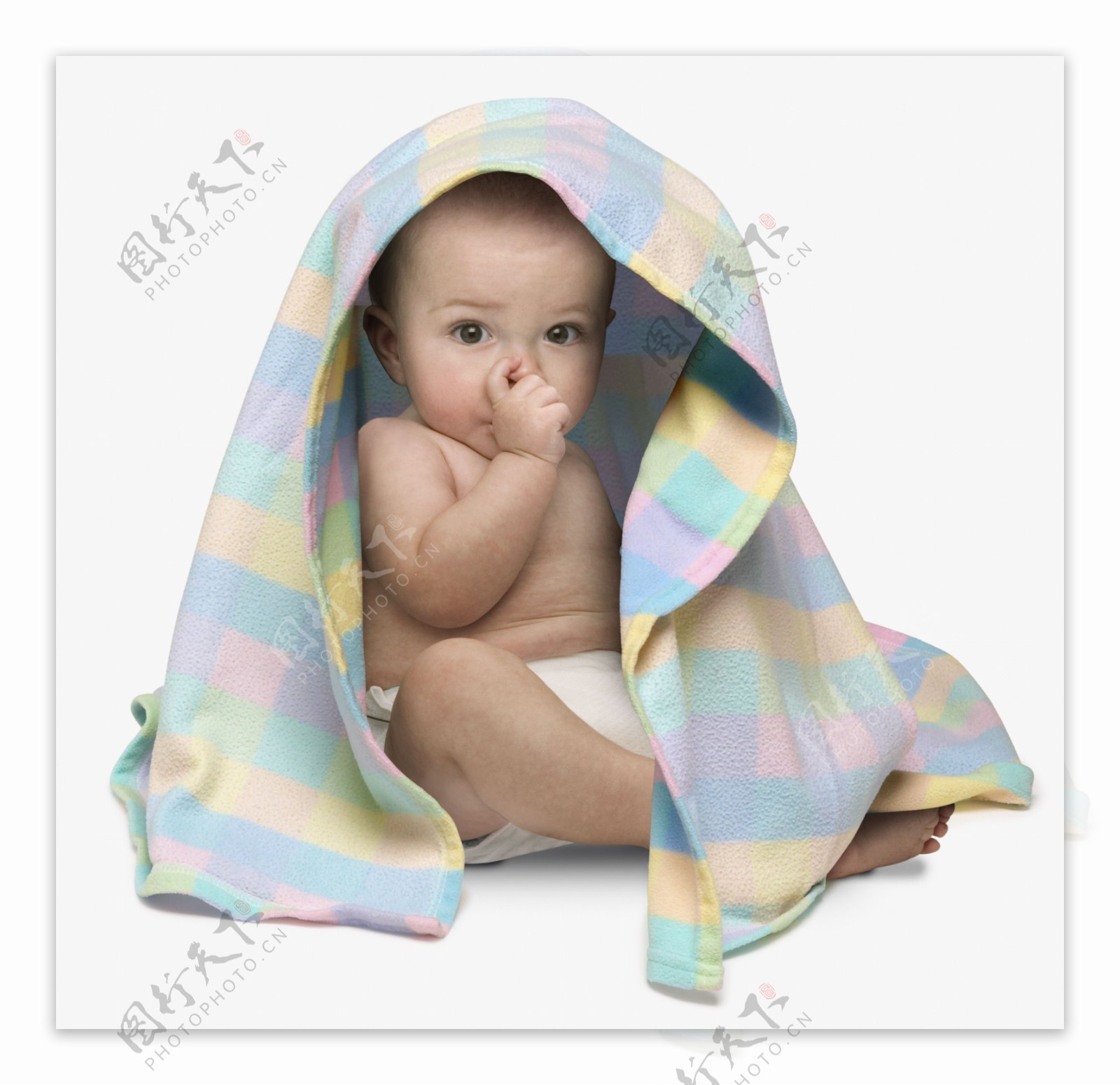 浴巾包着的宝宝婴儿图片
