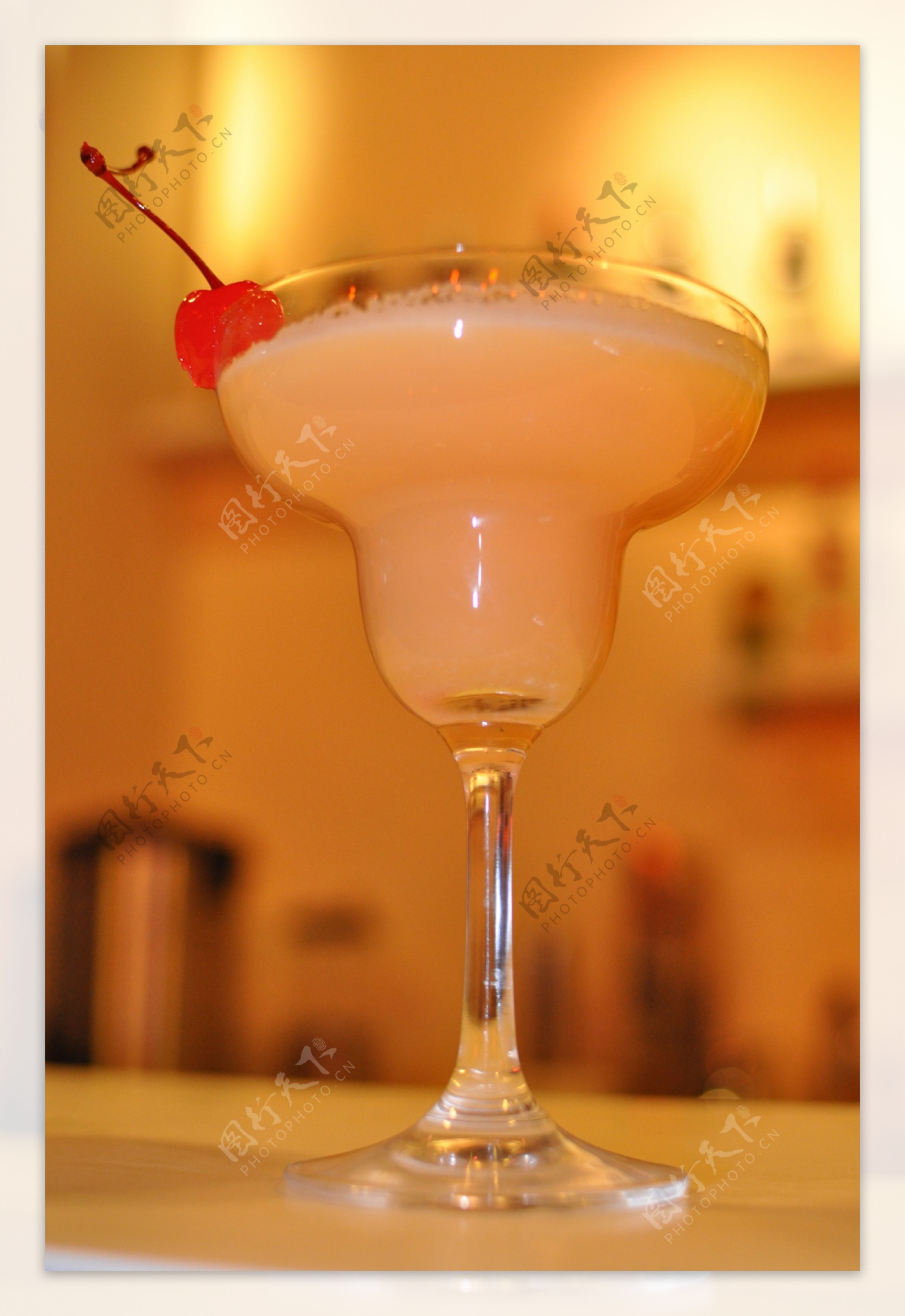高清粉红鸡尾酒图片