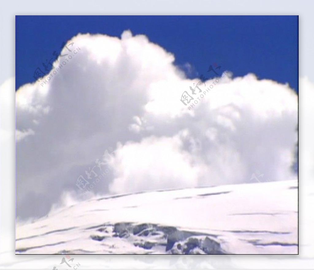 白云雪山风景视频素材素材下载