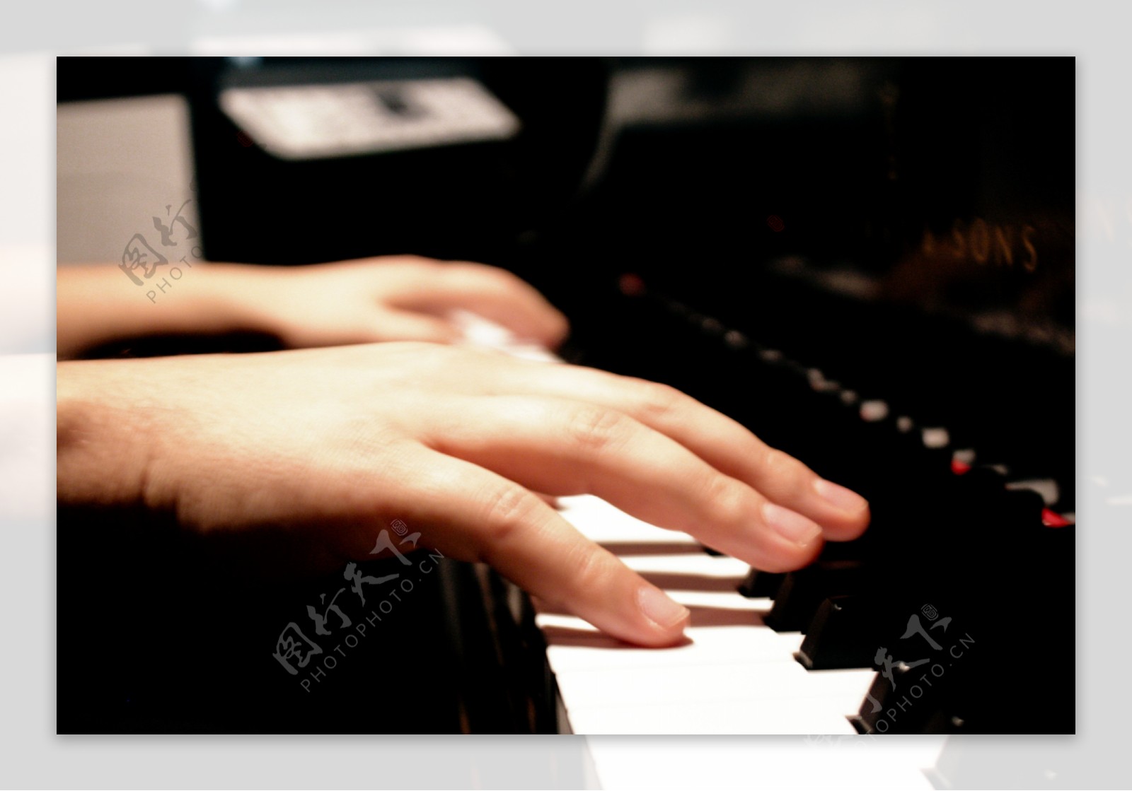钢琴弹奏可不可以先弹右手，记住右手的谱子以后再练左手？ - 哔哩哔哩