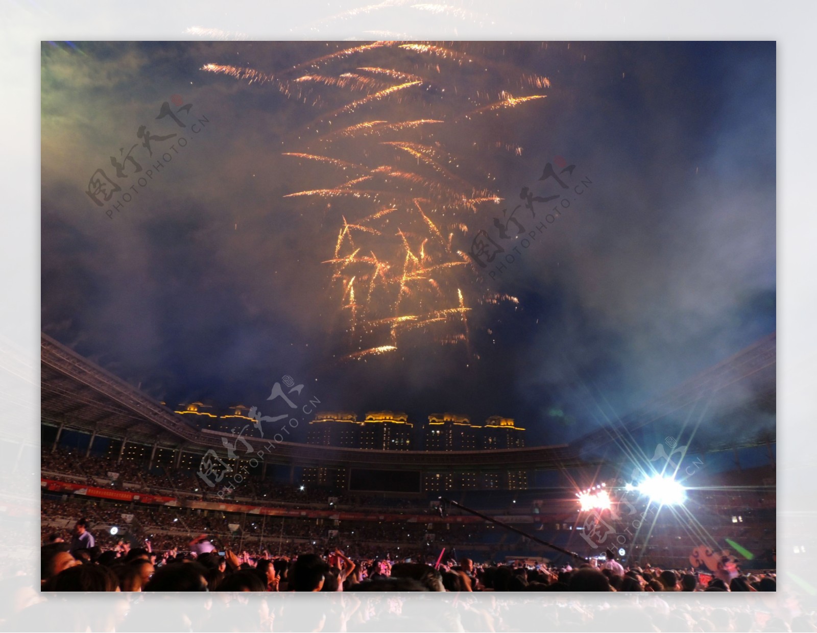 呼和浩特体育场焰火表图片