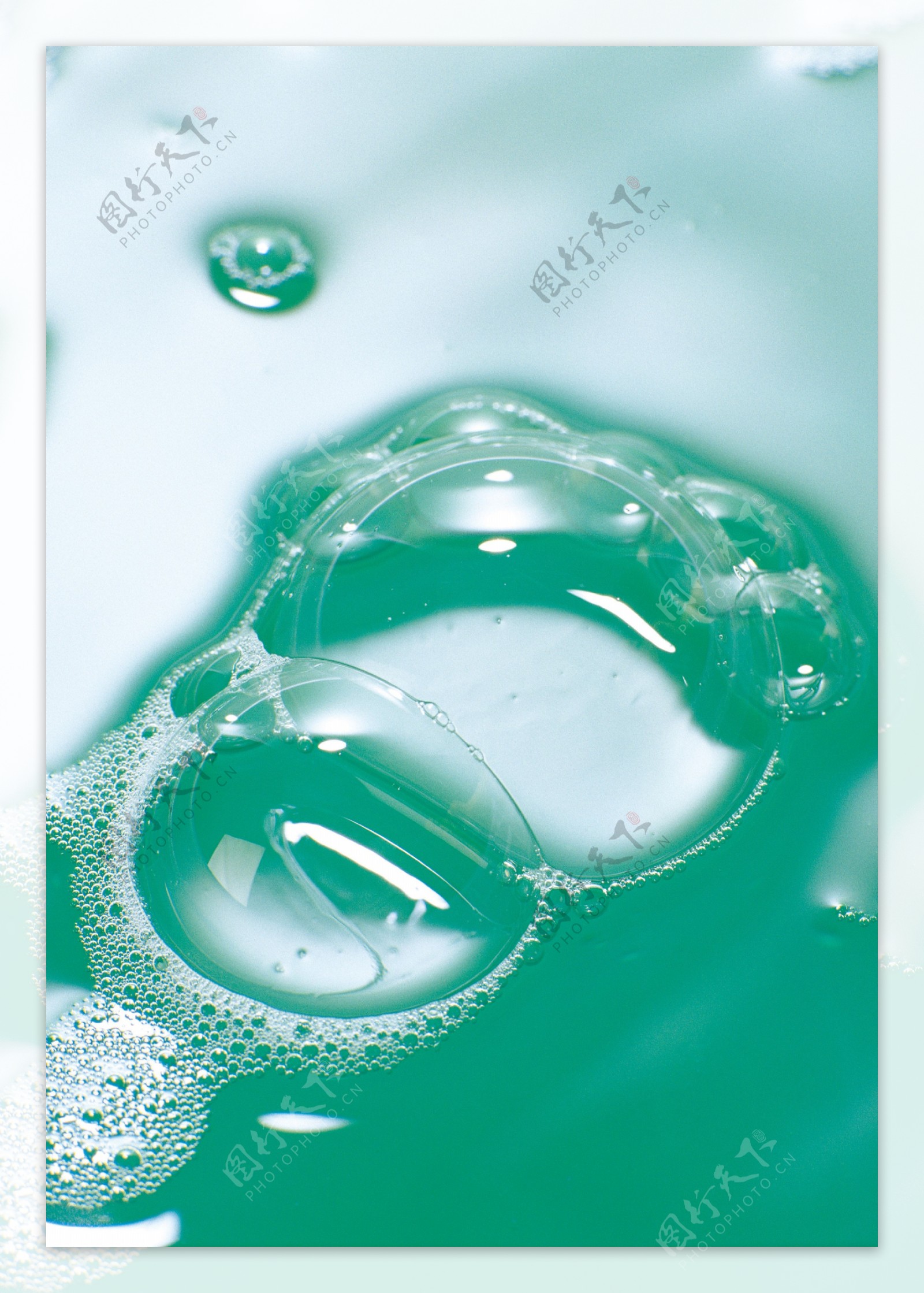 蓝色水滴背景图片