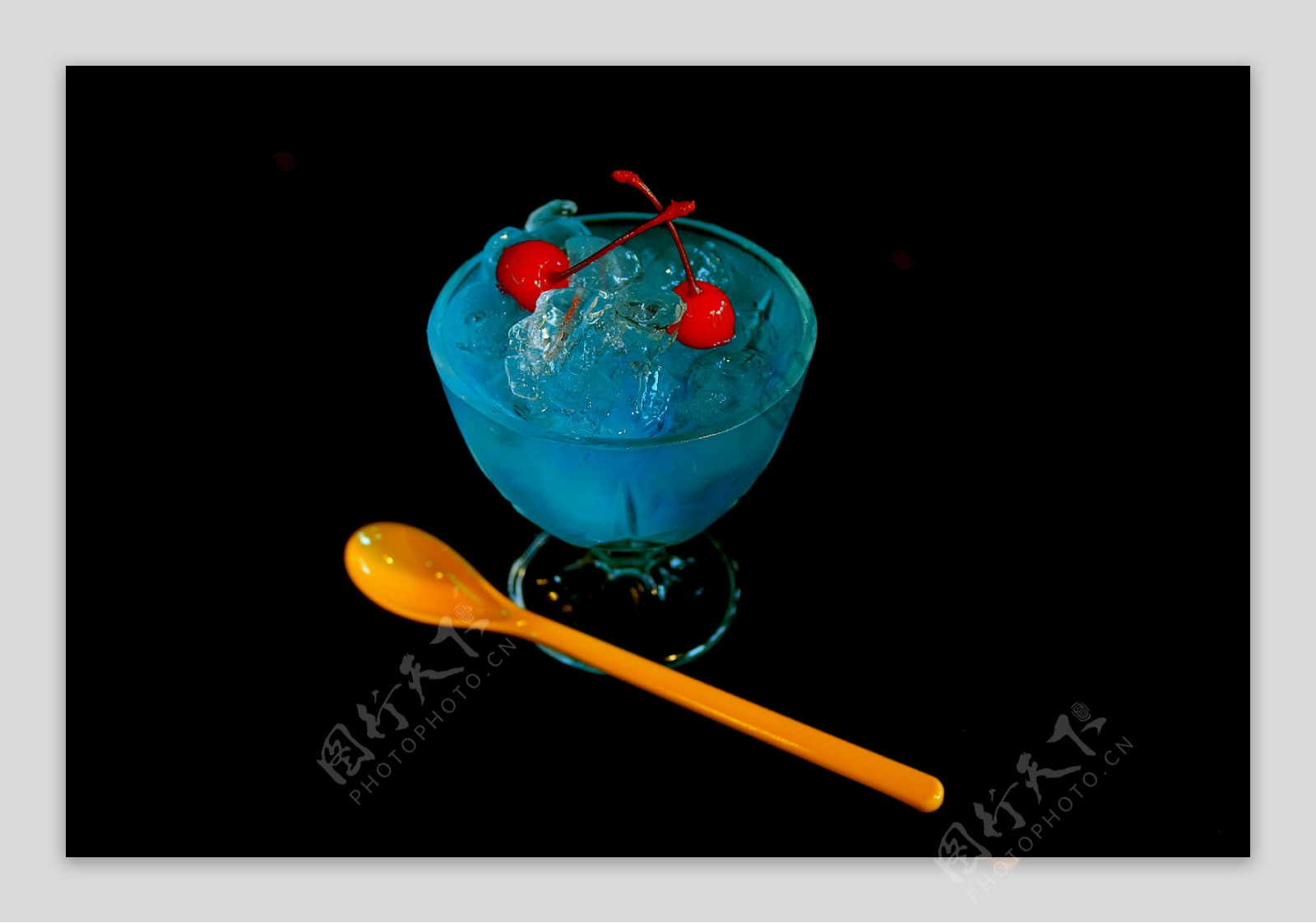 蓝色火山冰沙冷饮冰淇淋雪糕意大利冰淇淋图片