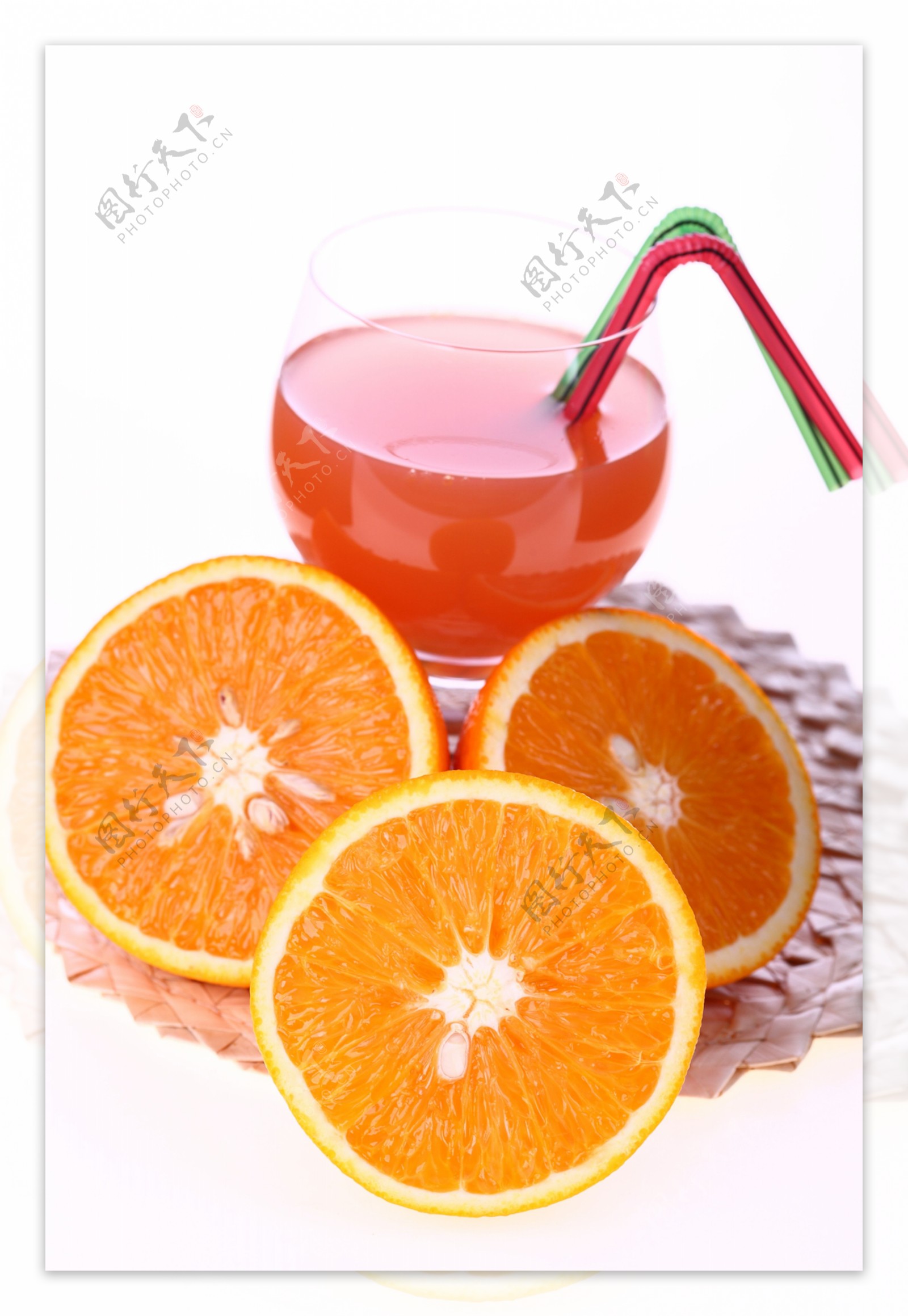 橙汁切开的橙子图片