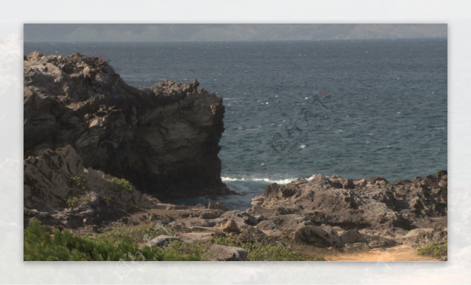 白皑皑的波由夏威夷股票视频镜头边缘的悬崖视频免费下载