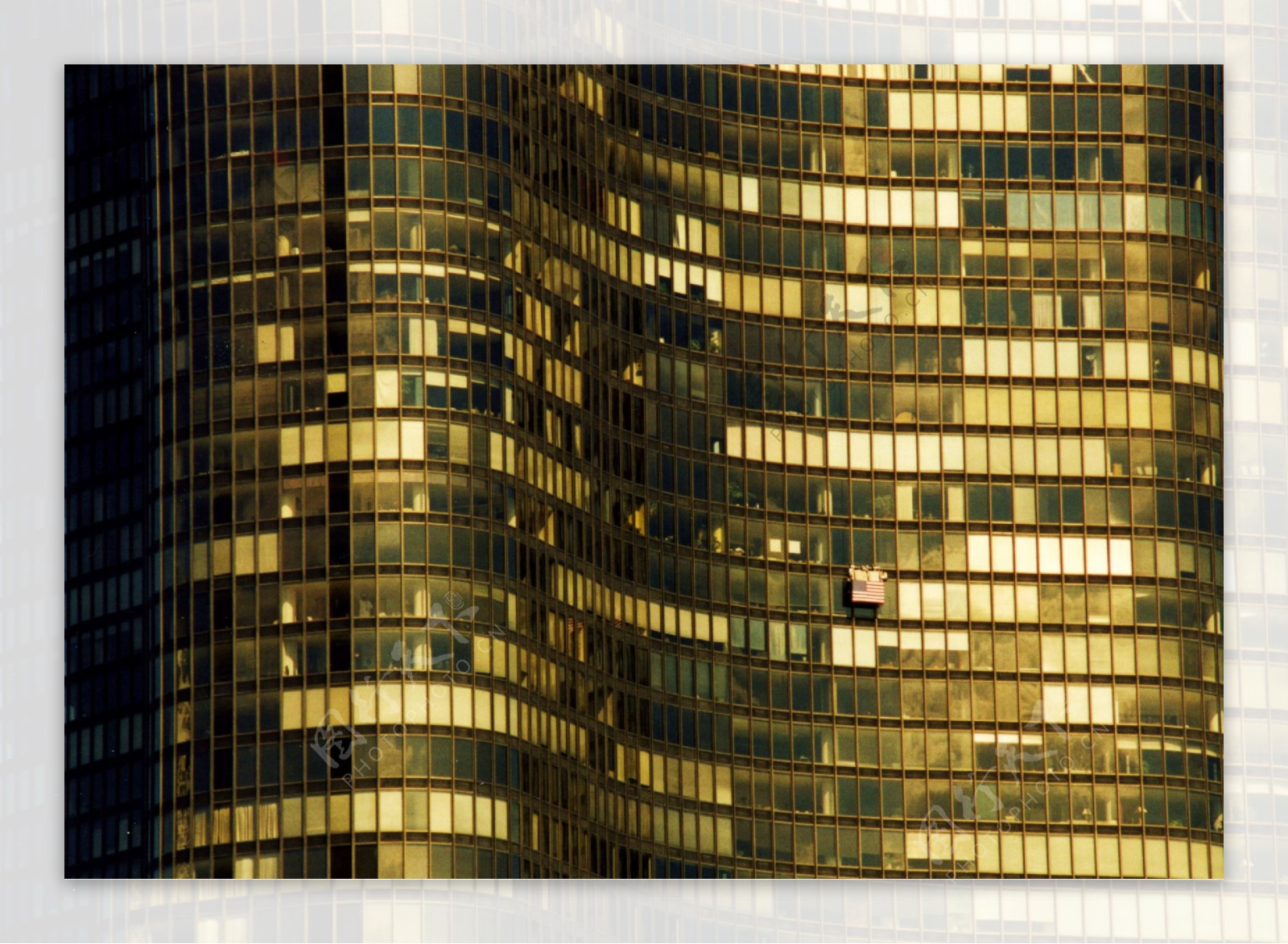 高楼大厦金色玻璃图片