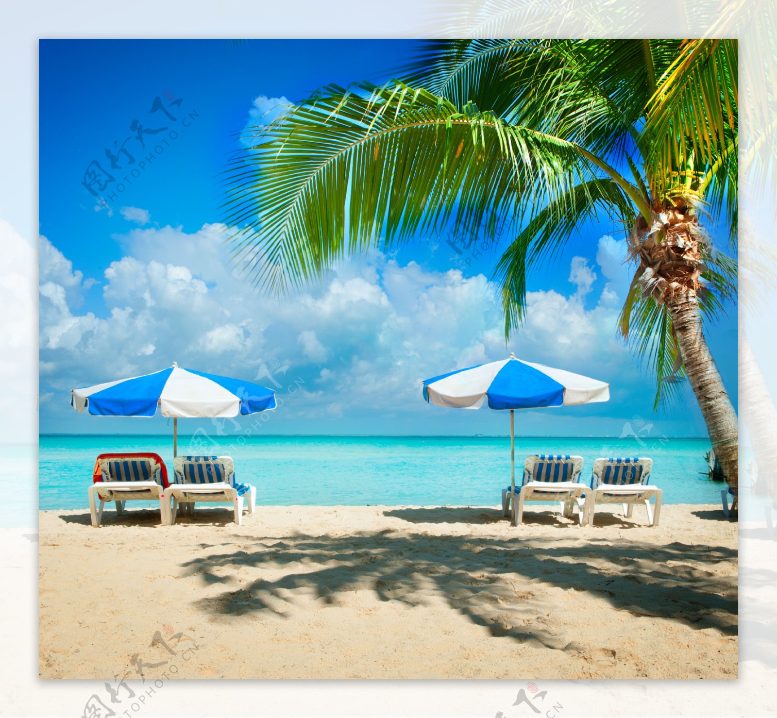 高清海边沙滩椅图片