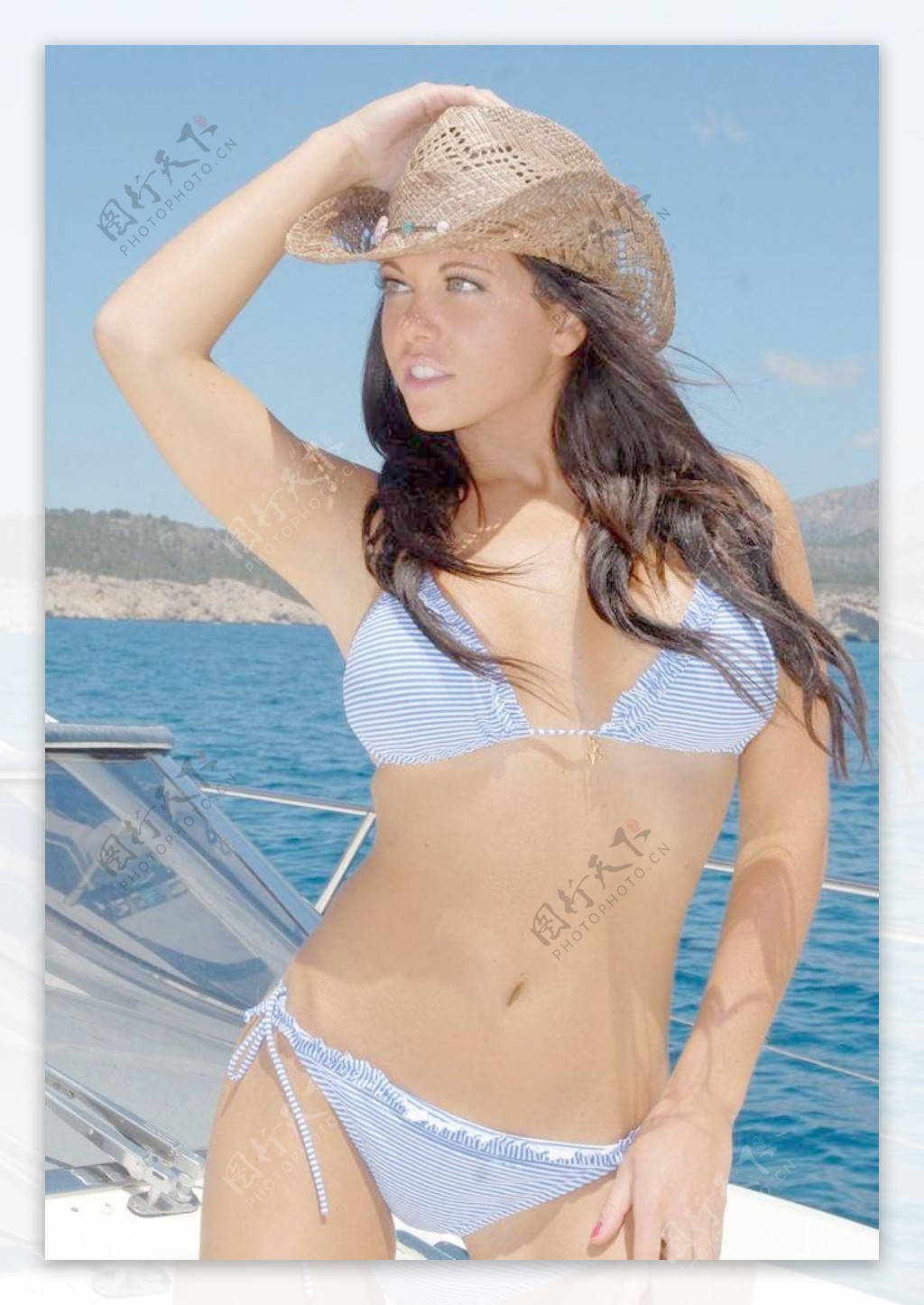 游艇上的性感美女图片
