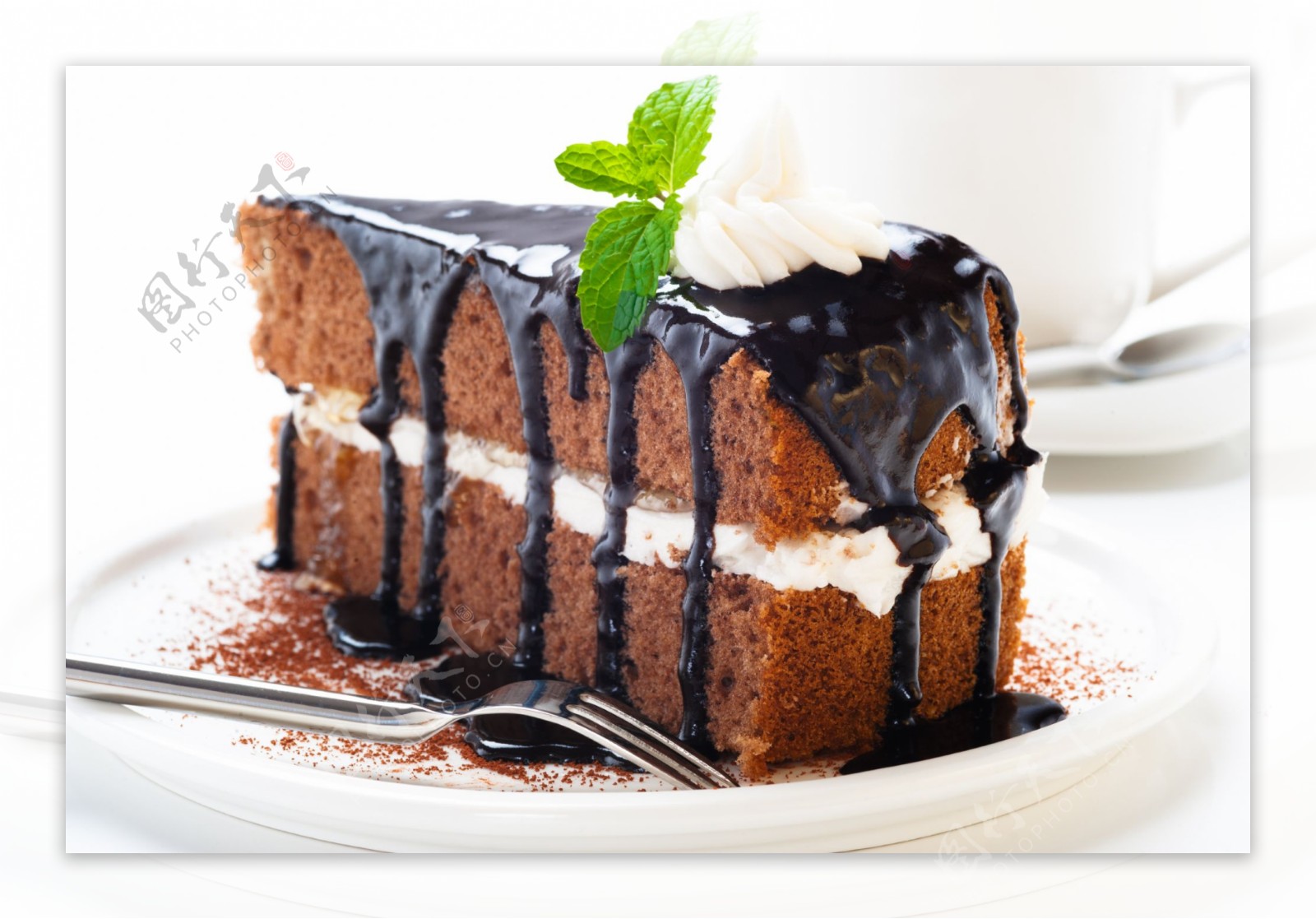 巧克力奶油夹层蛋糕图片