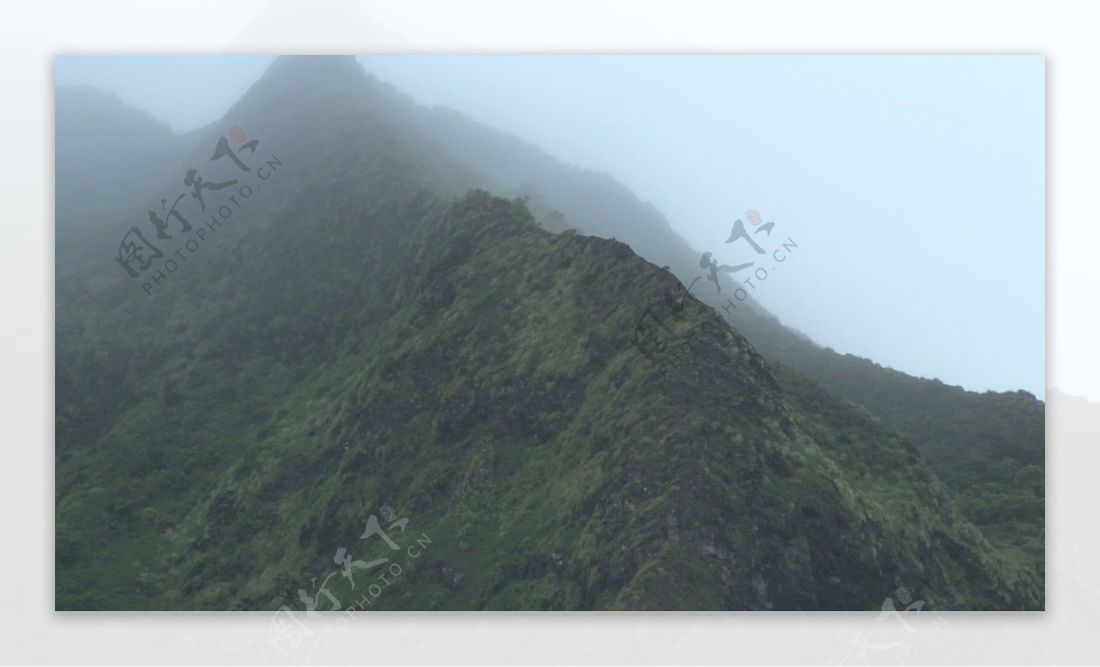 高大的夏威夷山主峰雾股票视频视频免费下载