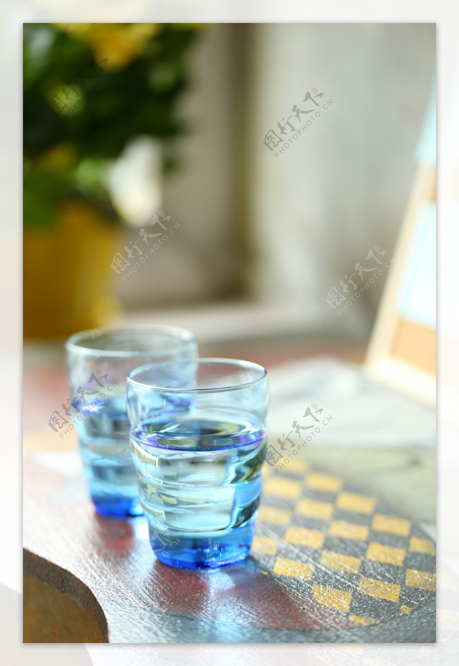 蓝色水杯图片