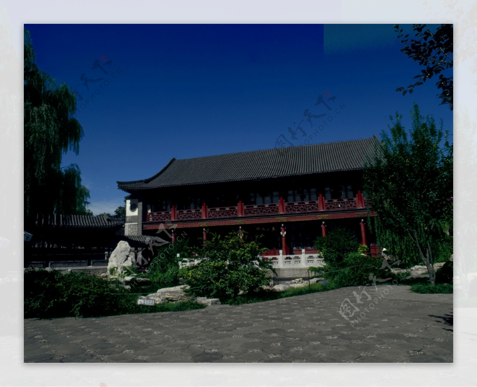 北京皇家园林明清园林建筑风格蓝天古木摄影