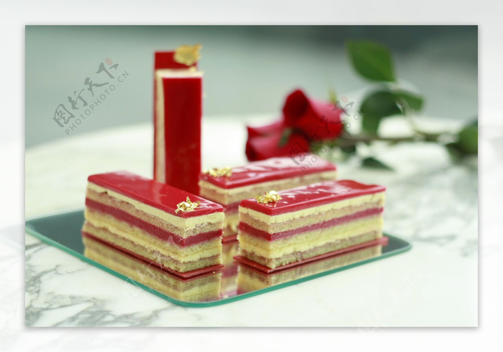 玫瑰树莓歌剧院蛋糕图片