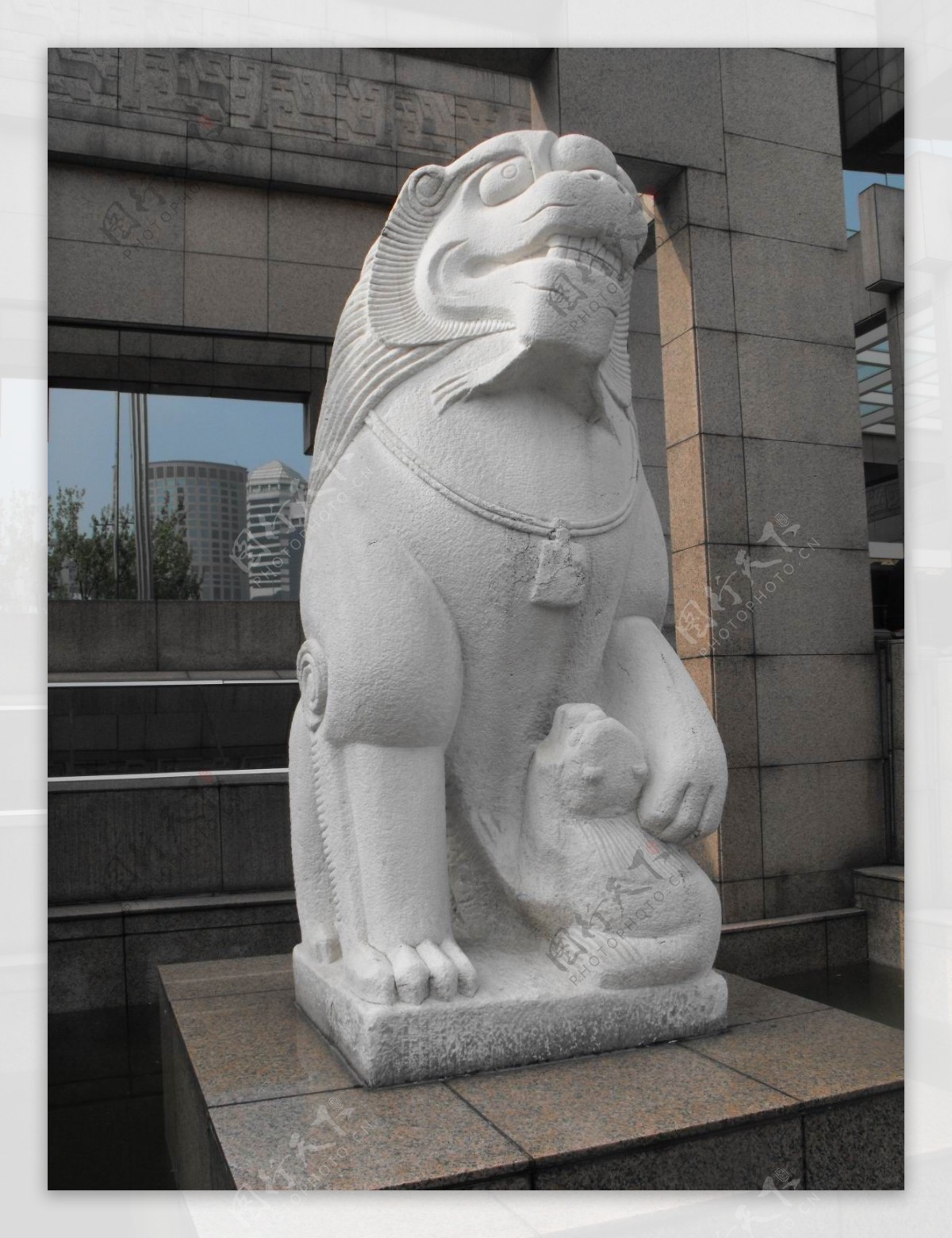 雕刻石狮的摄影图库下载