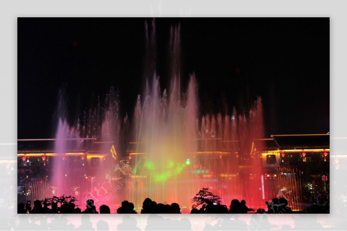 红光喷泉图片