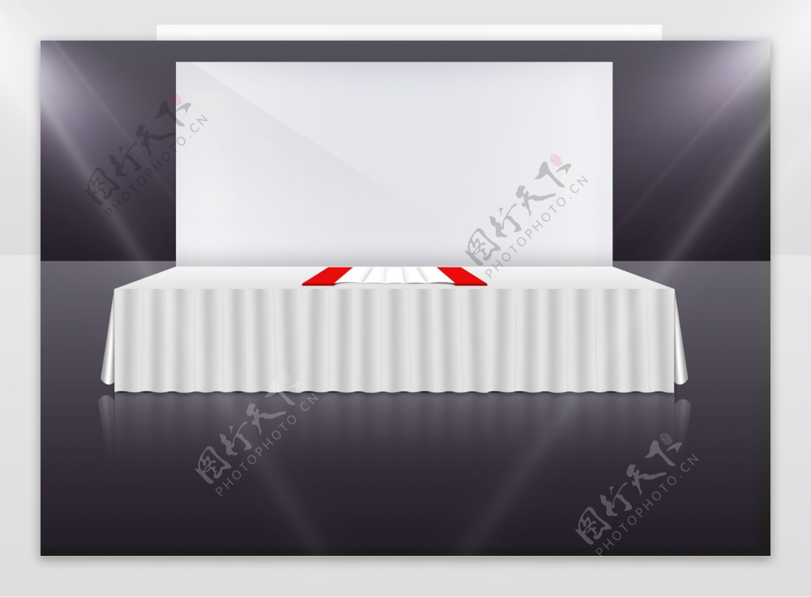 白色布幔长桌图片