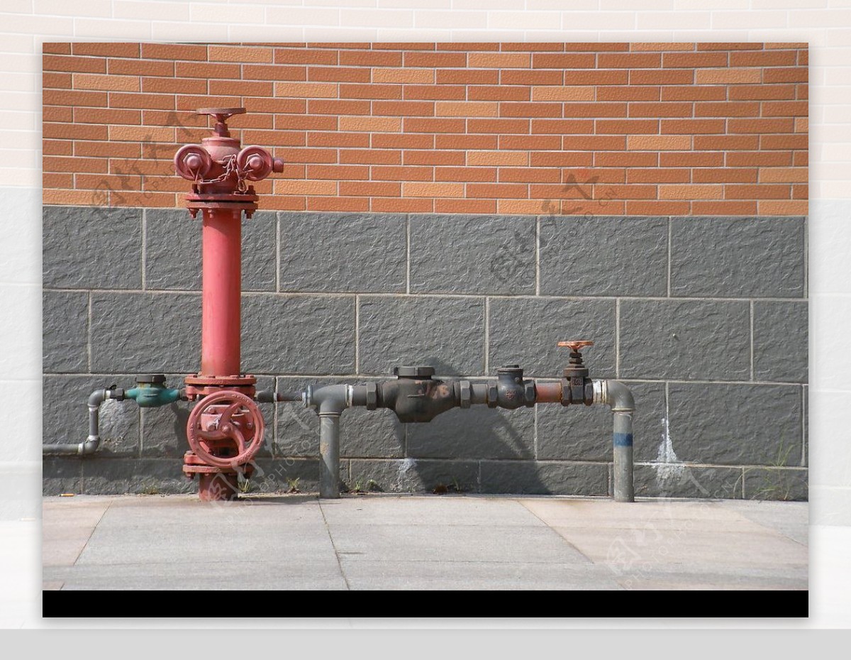 消防栓与自来水管道图片