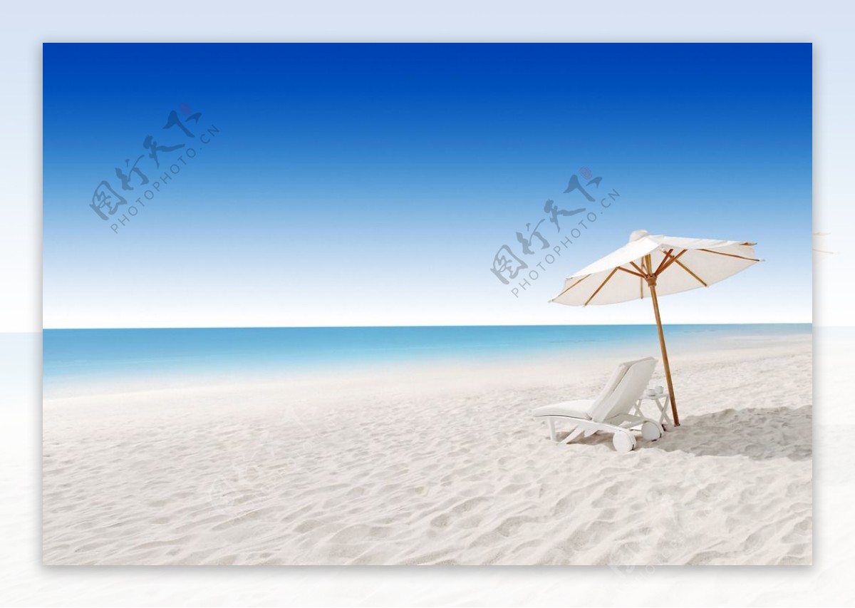 白色沙滩椅图片