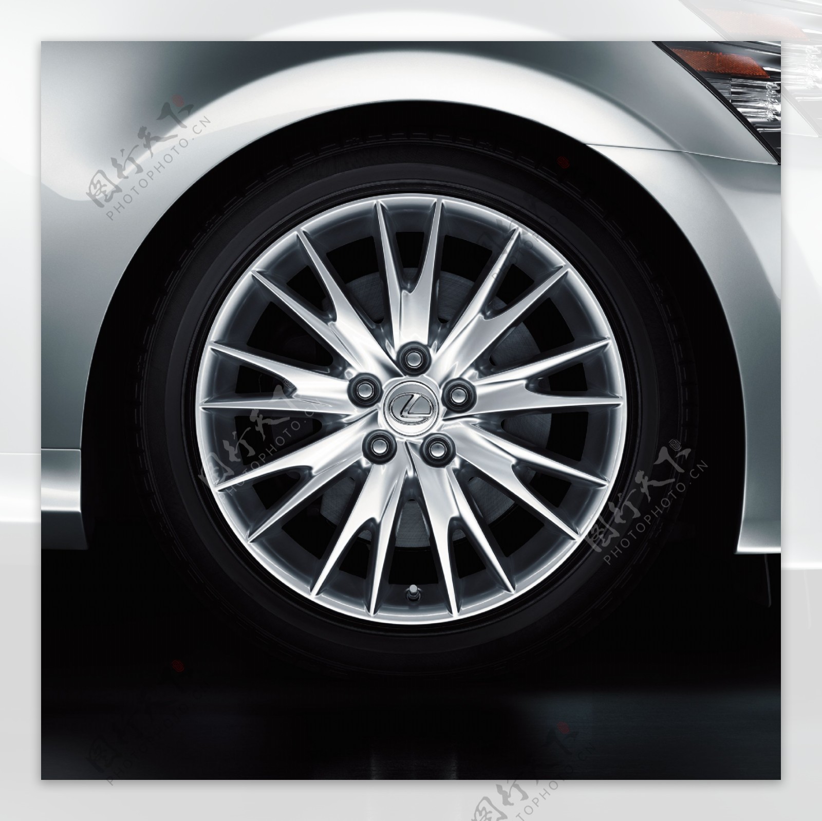 全新一代雷克萨斯GS汽车轮毂图片