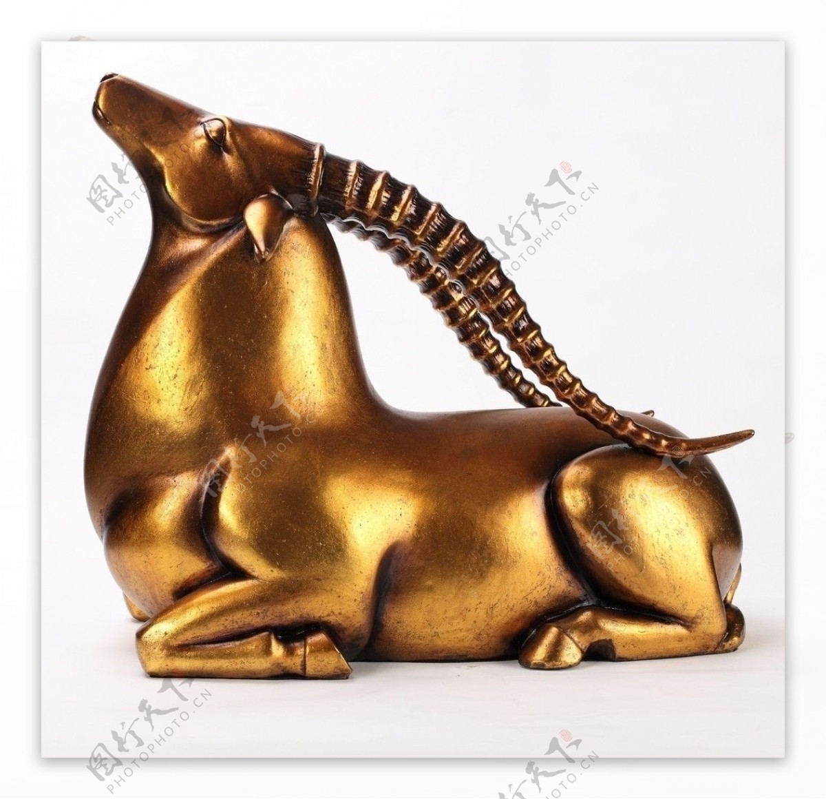 金色羚羊装饰品图片