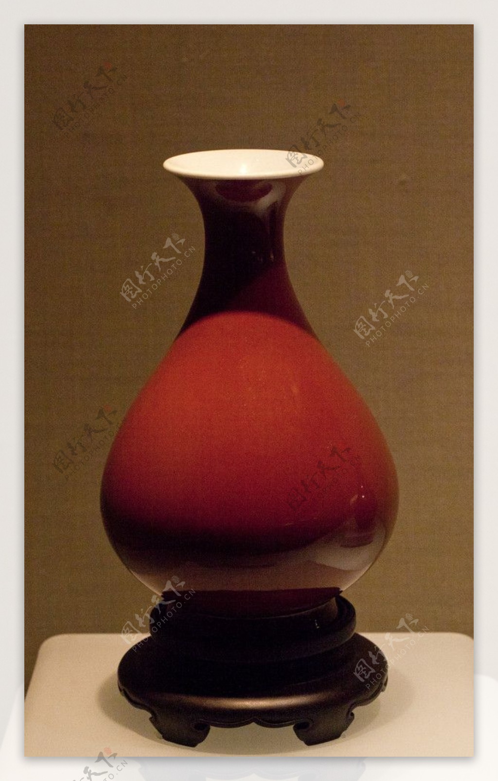 霁红釉玉壶春瓶图片