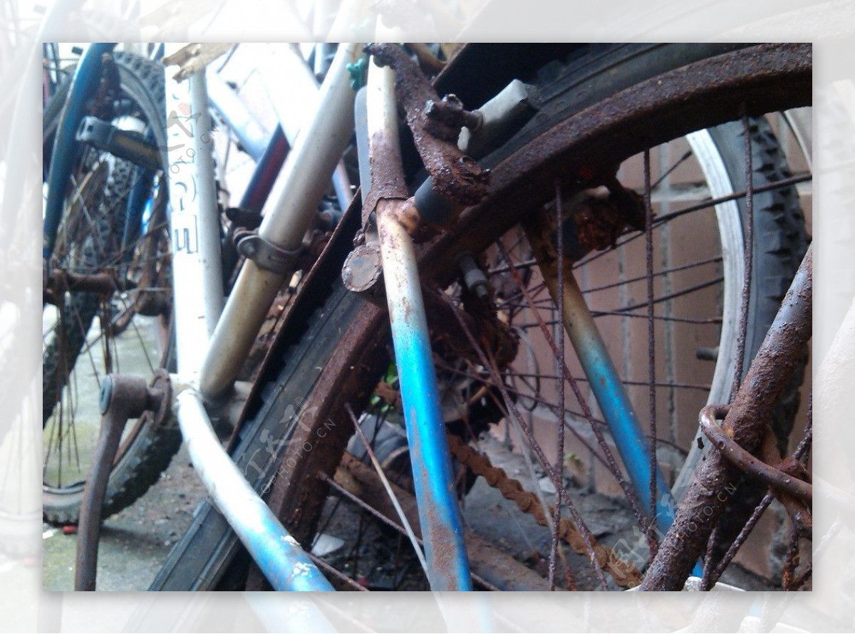生锈的自行车图片