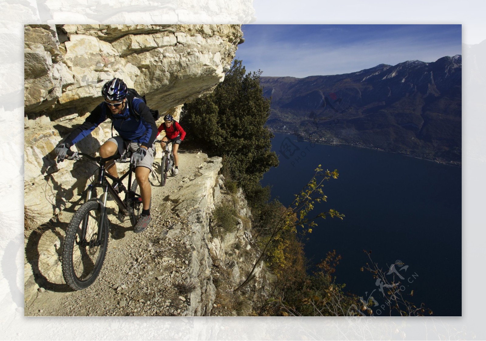 悬崖骑自行车图片