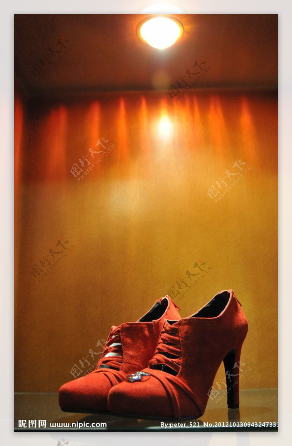 红舞鞋图片