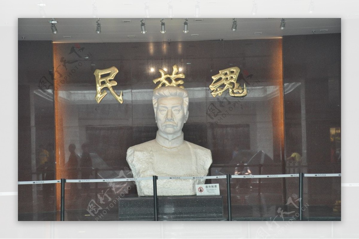 鲁迅汉白玉雕像图片