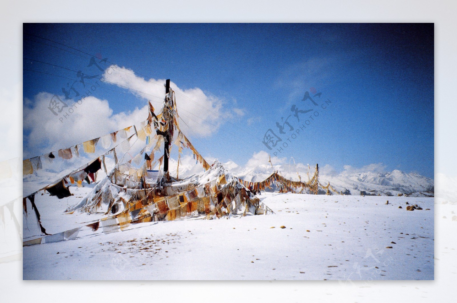 珠峰珠穆朗玛峰第一高峰经幡藏族风景雪地高山雪地巾幡图片