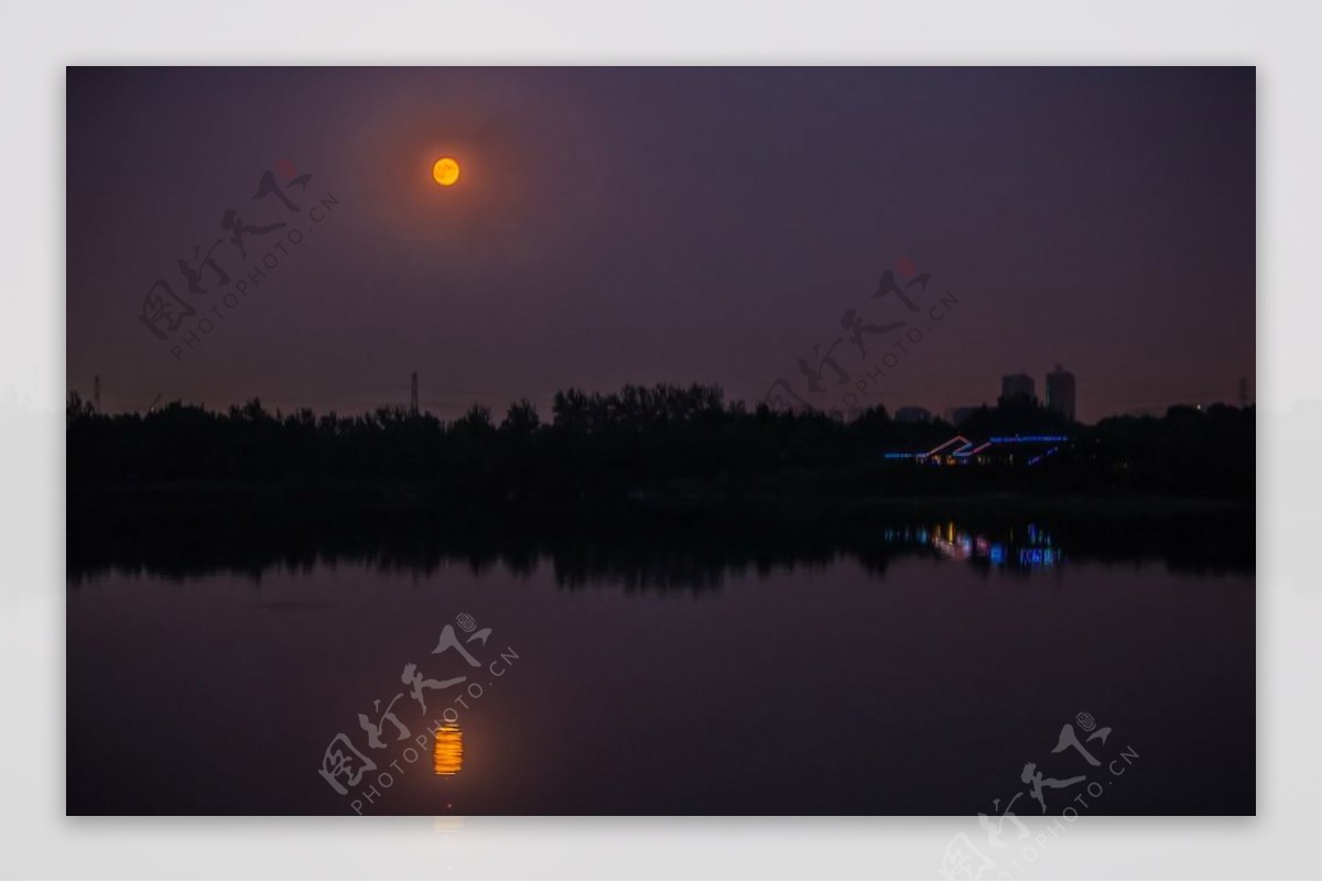 月上平湖图片