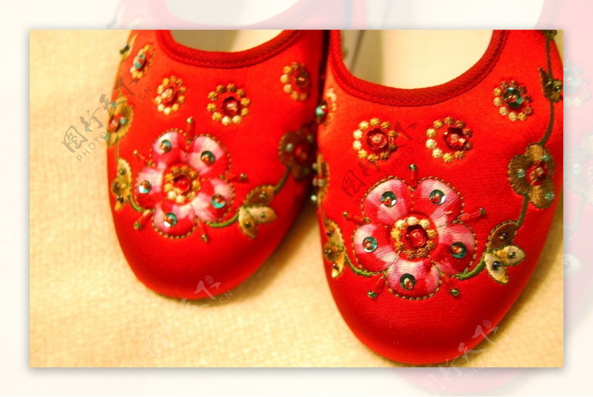 绣花鞋红鞋女鞋传统古典婚鞋图片