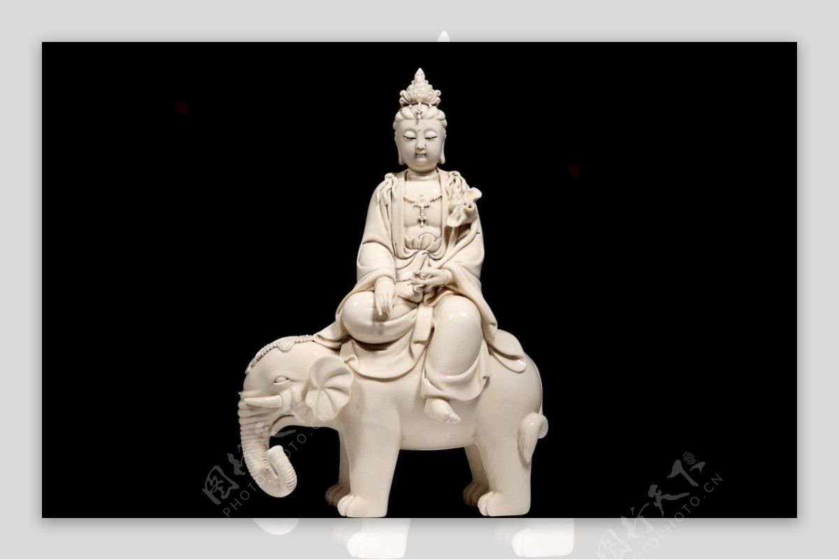 德化白瓷骑狮文殊菩萨像图片