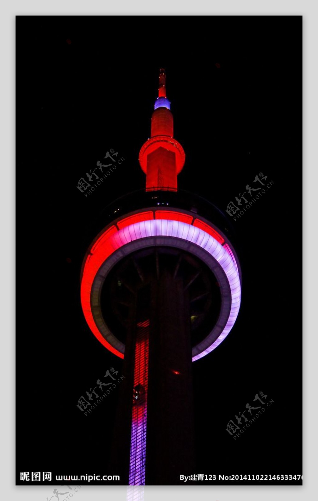 夜晚中的加拿大国家塔图片