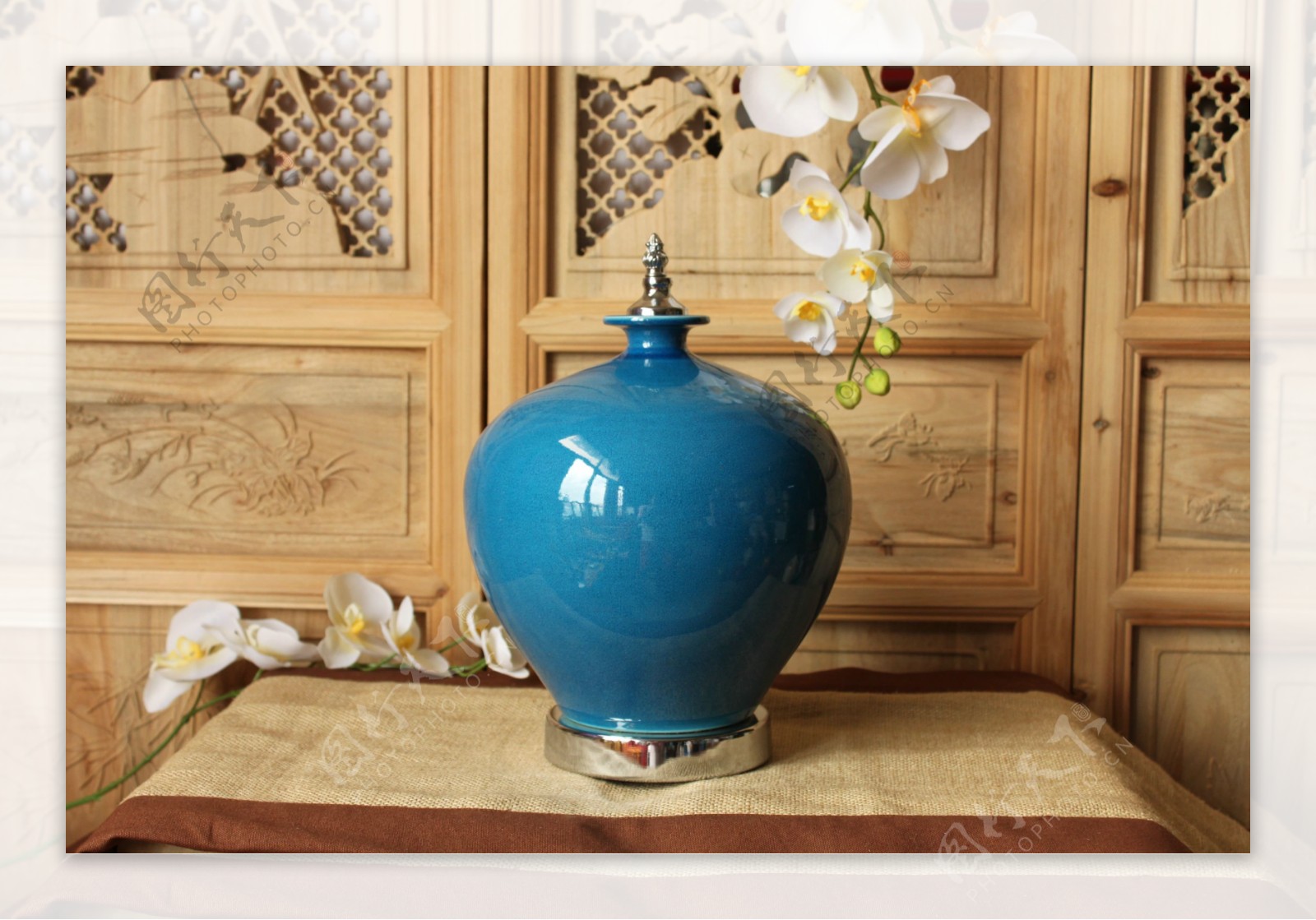 孔雀蓝陶瓷工艺品球瓶图片