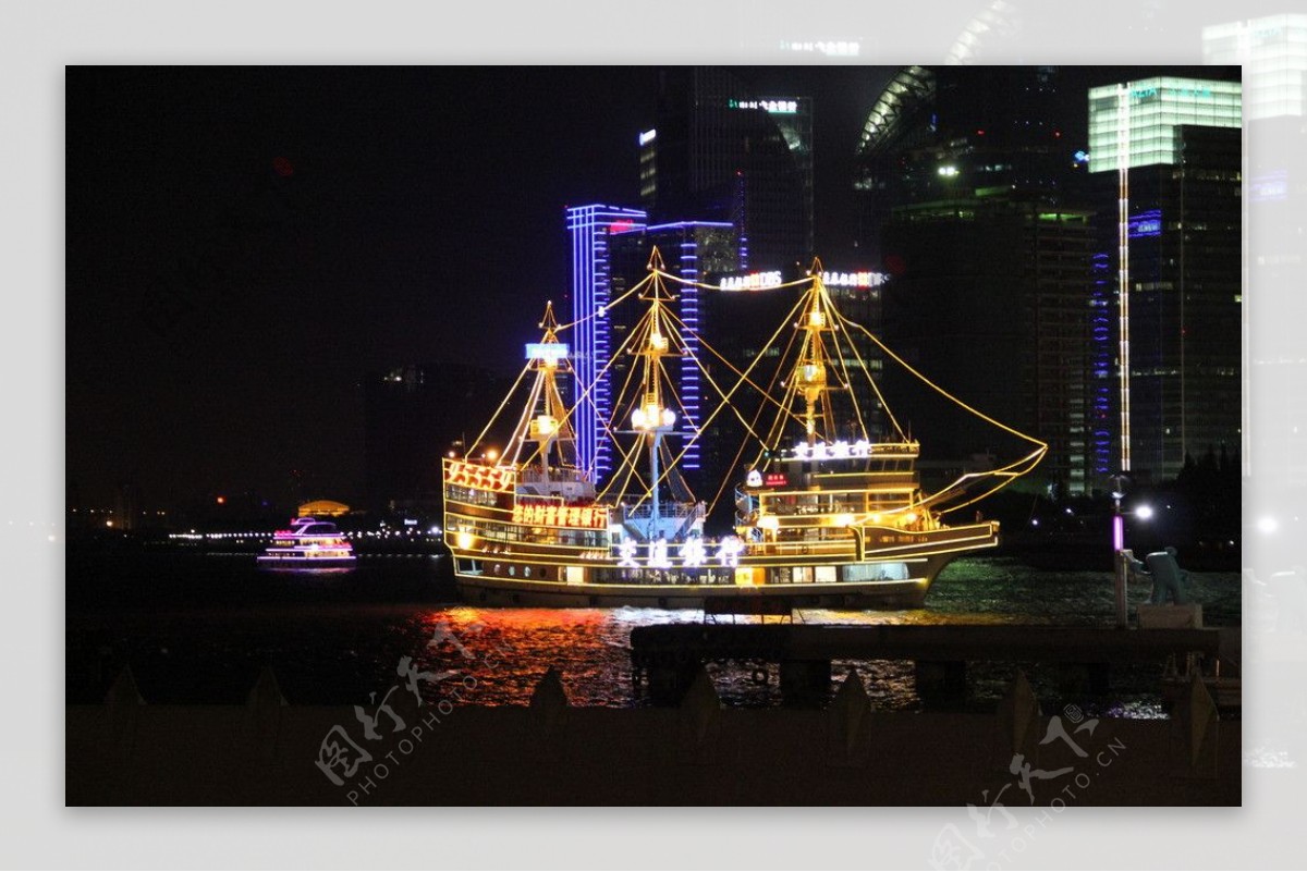 上海黄浦江岸夜色迷人图片