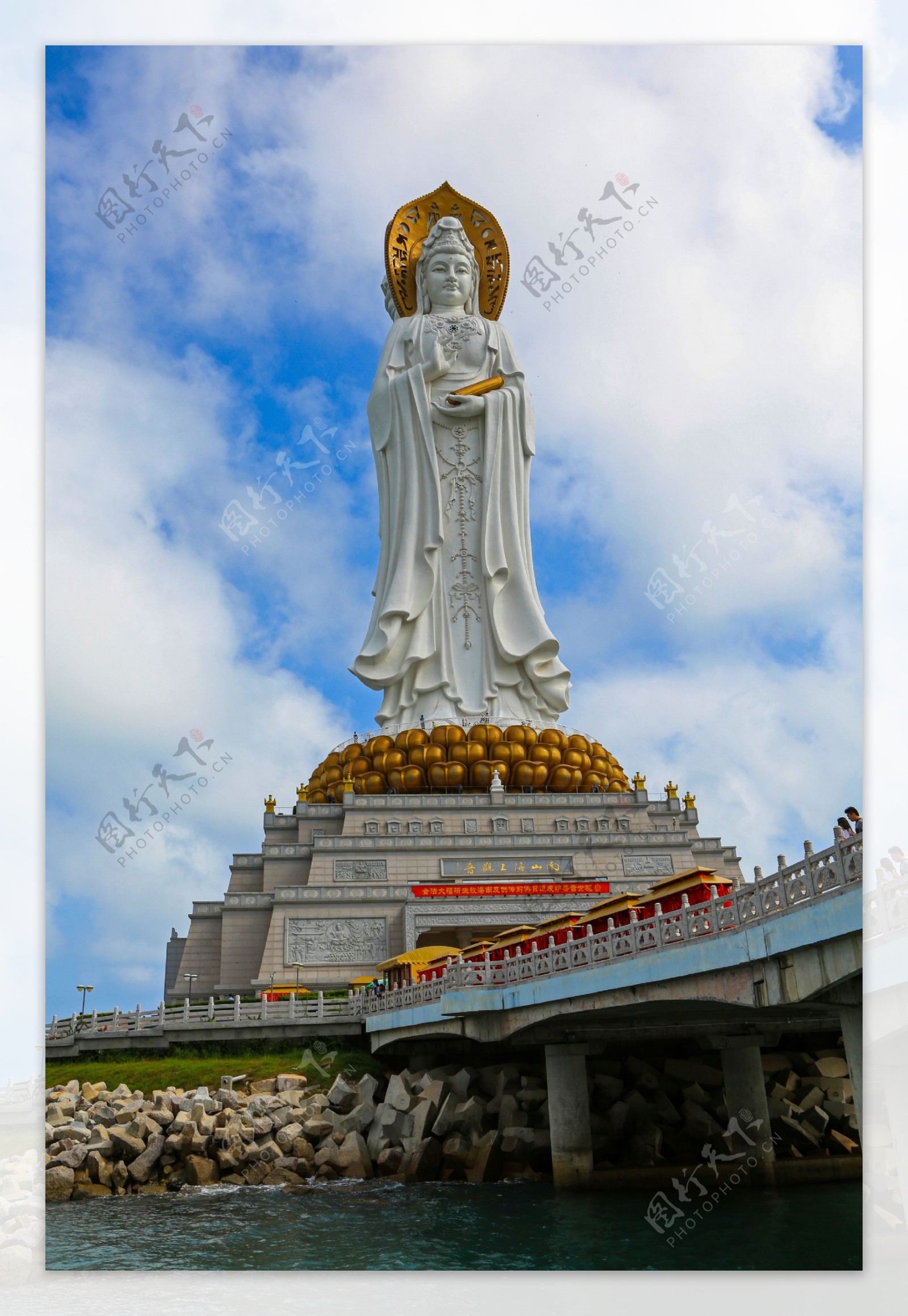 三亚南山佛教文化园的白色观音佛像。照片摄影图片_ID:310817749-Veer图库