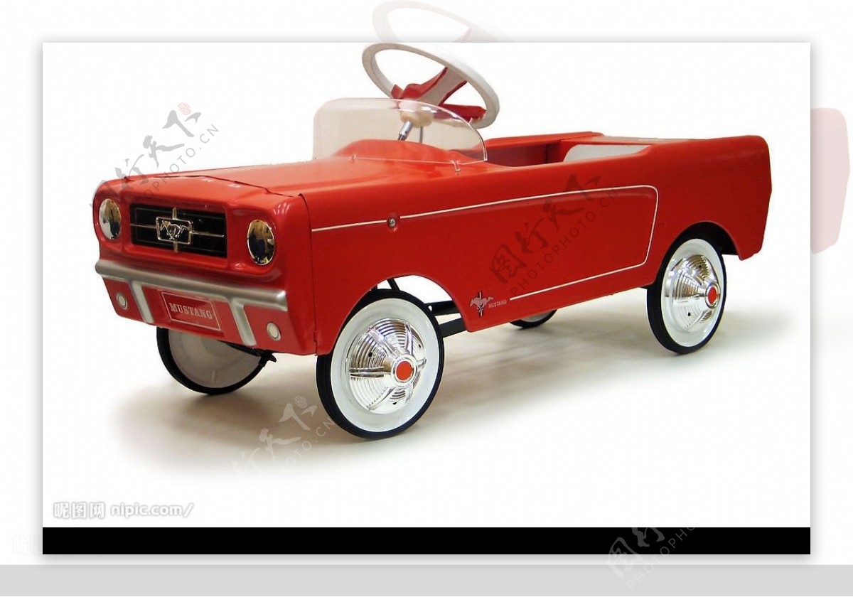 红色模型小汽车图片