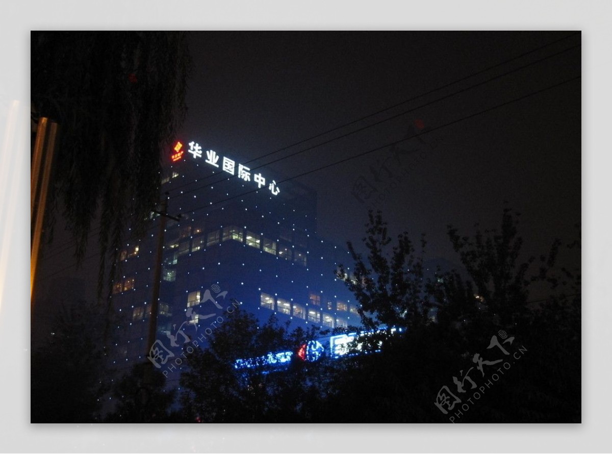 北京家乐福超市夜景图片