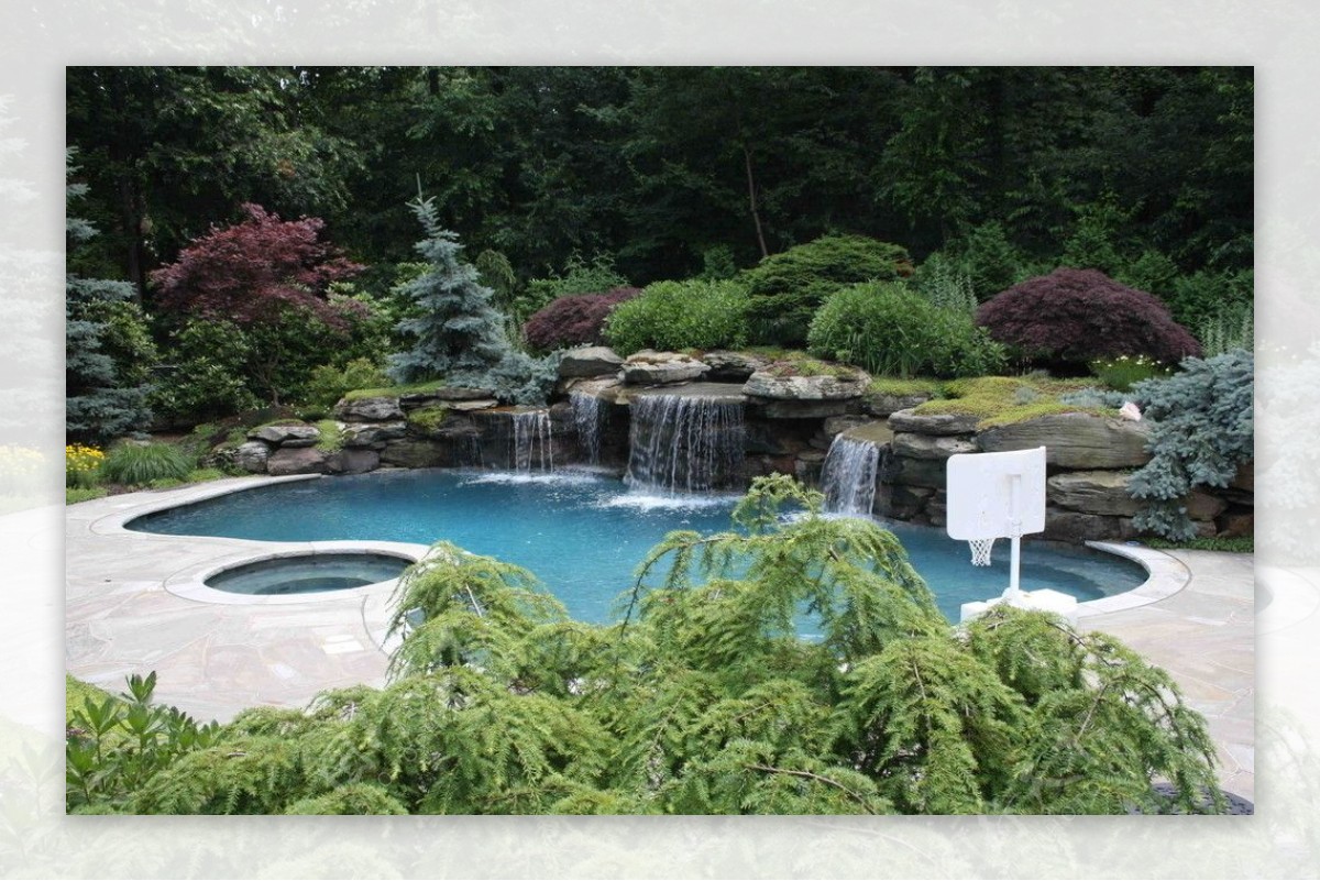 花园里的小泳池图片