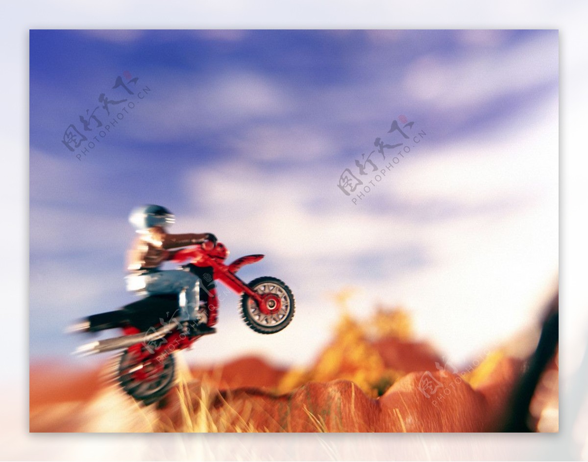 飞奔的摩托车图片