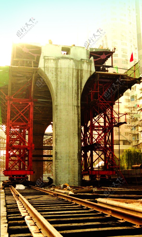 武汉轻轨移动式造桥机图片