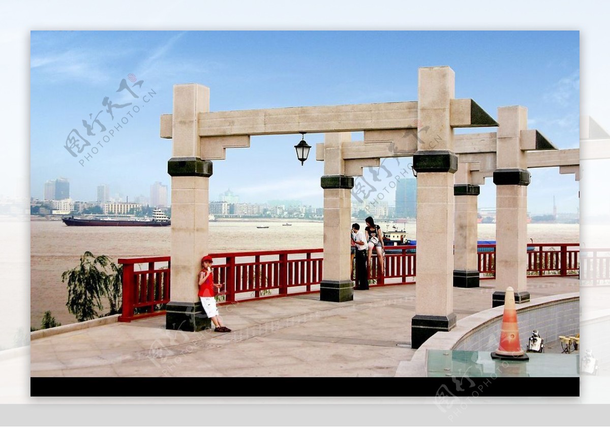 汉阳江滩石柱图片