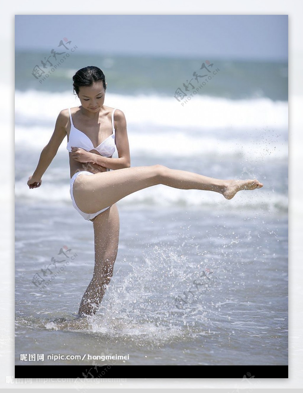 美丽青年美丽海滩瑜珈图片