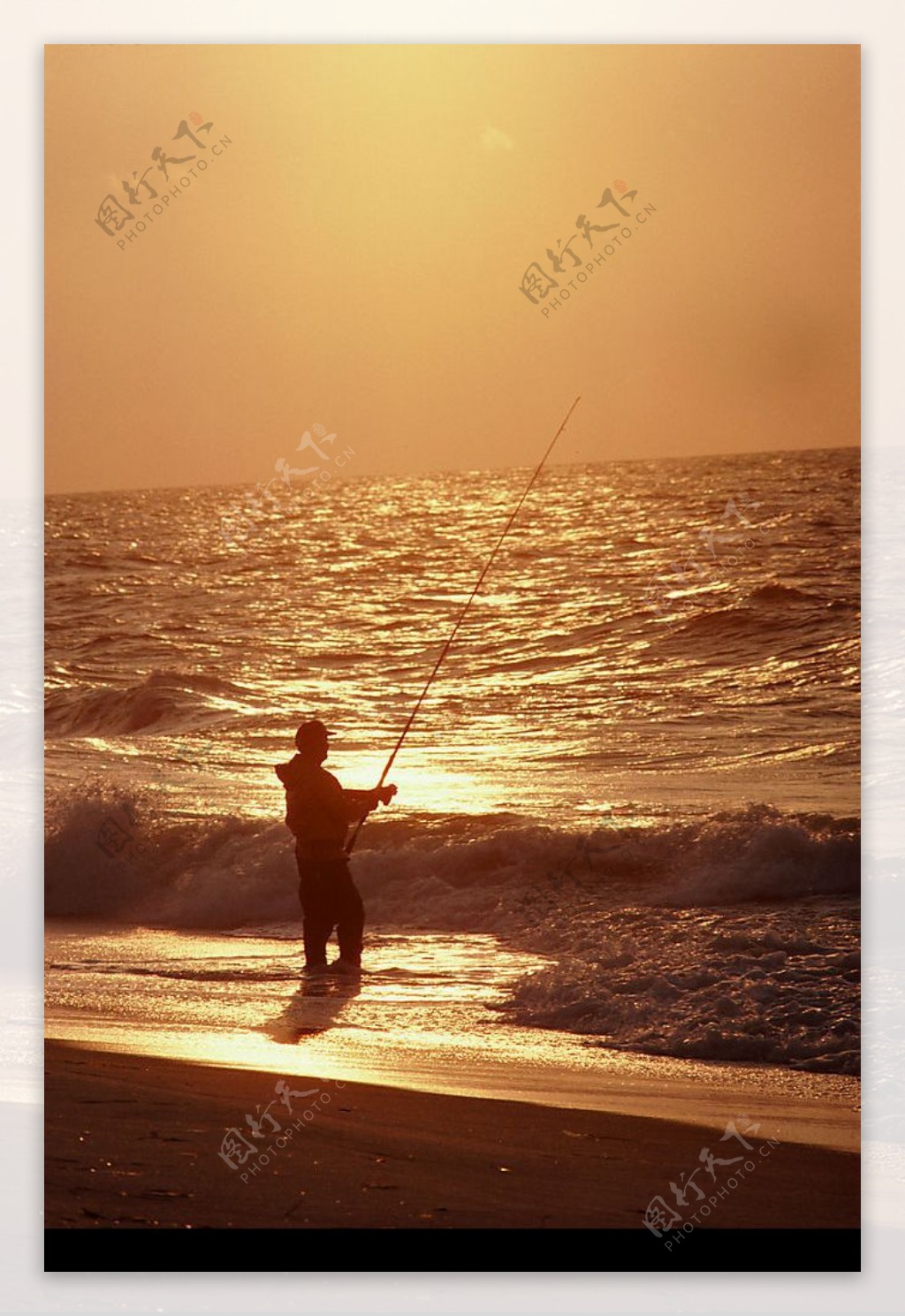 海边钓鱼者1图片