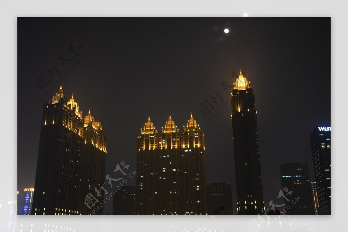 中秋夜中的高楼图片