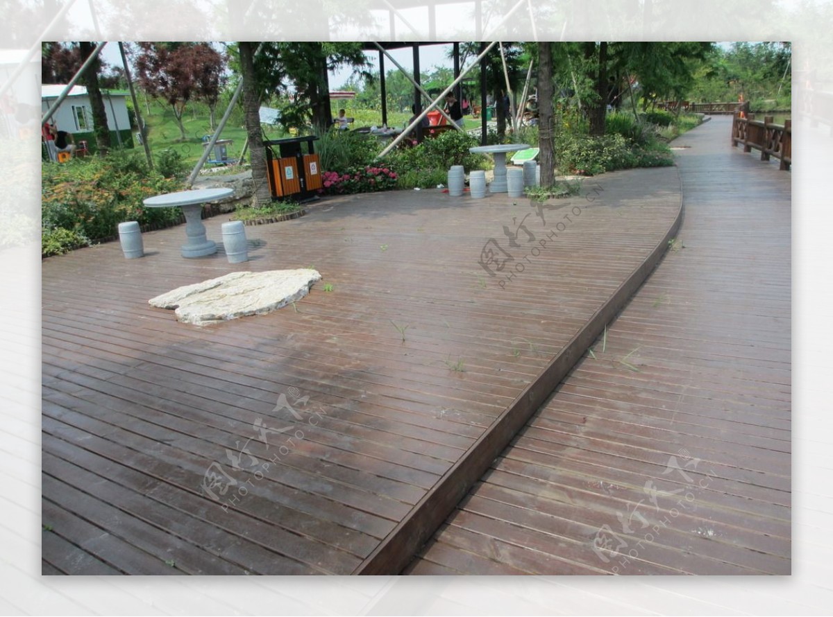 周浦花海塑木地板图片