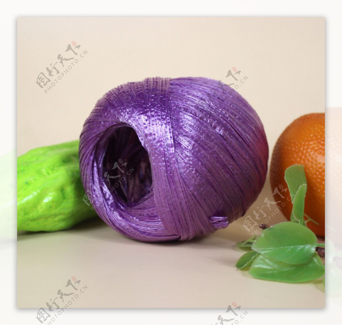 紫色尼龙捆扎绳摄影图片